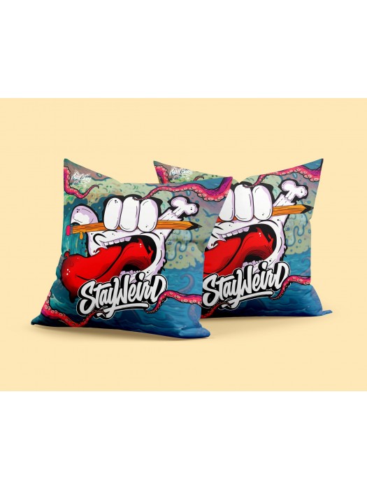 Декоративна възглавница Stay Weird – дизайнерски продукт от MadColors